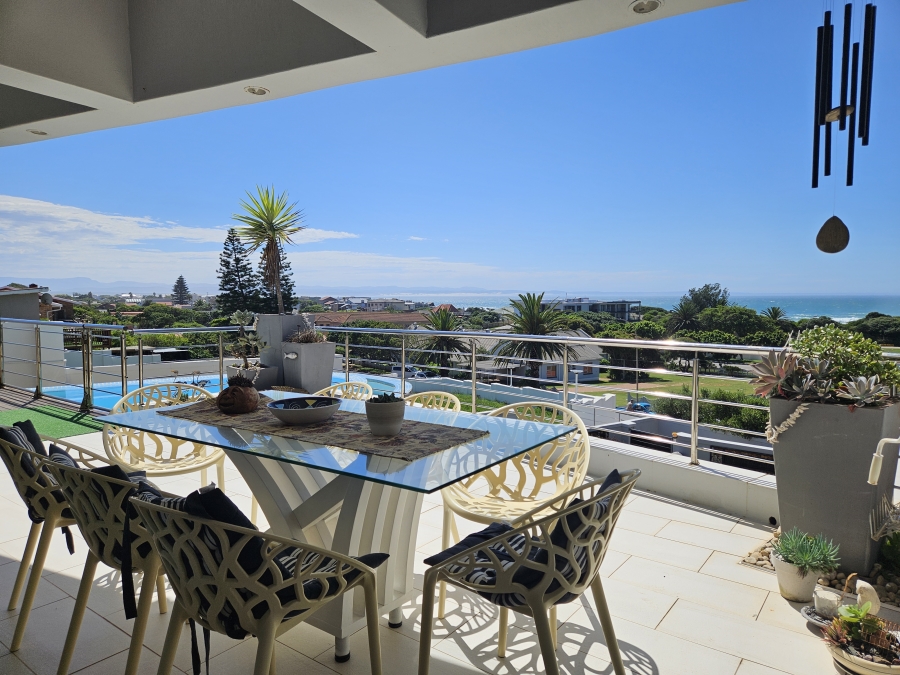 4 Bedroom Property for Sale in C Place Eastern Cape